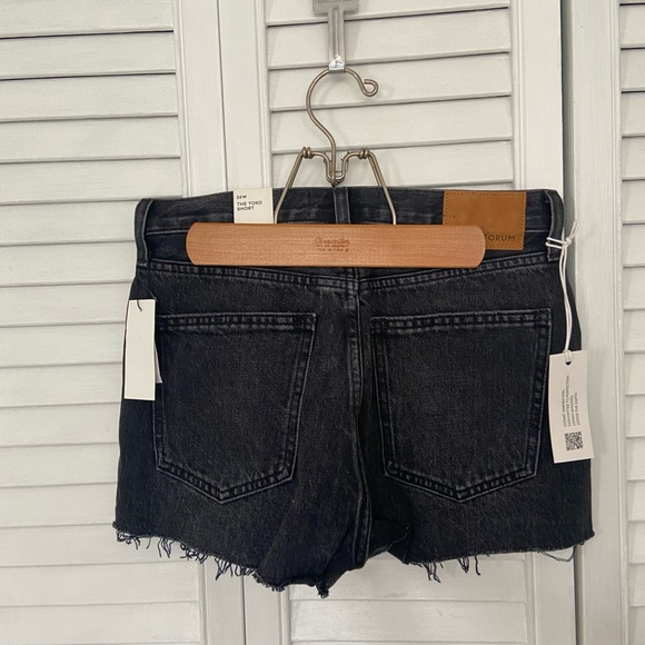 Brand new black denim forum yoko jean shorts size 26 - Picture 2 of 4
